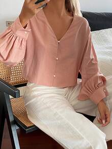 DAZY Blus Wanita Warna Polos Model Pas Badan, Kerah V Pendek, Kancing Mutiara, Lengan Panjang, Kasual, Elegan untuk Liburan Musim Semi dan Gugur - Berwarna merah muda - View 6