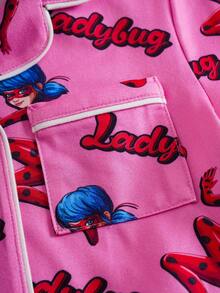 Miraculous Ladybug X SHEIN 少女夏季滿版印花對比滾邊翻領短袖襯衫與短褲睡衣套裝 - 粉色 - 查看 5