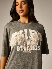 AiiRZ Oversized Acid Wash Graphic T-Shirt With Lace Applique Angel Wing Detail Crew Neck Boxy Fit Vintage Style Top - Multicolor - View 5