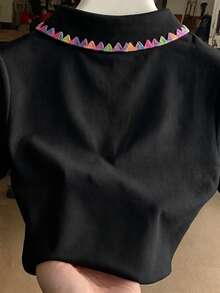 Resyla 女童彩虹飾邊翻領粉色愛心刺繡修身V領黑色短袖 Polo 上衣 - 彩色 - 查看 2
