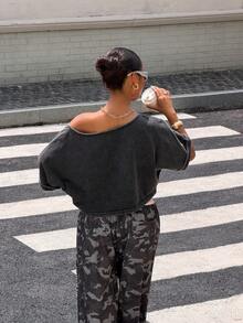 Muchica 女款露肩深灰色圖案短版上衣 夏季休閒街頭風 雪洗短袖 T-shirt 夜生活度假 Y2K 風格 - 黑色 - 查看 2