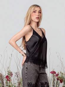 PRISCILA ESCOTO PRISCILA ESCOTO 優雅黑色透視蕾絲交叉設計不對稱下擺吊帶背心，適合春夏季休閒外訪 - 黑色 - 查看 5