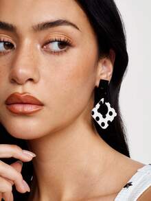Kryxie 1 Pair Fashionable Elegant Exaggerated Polka Dot Geometric Earrings - Black and White - View 4