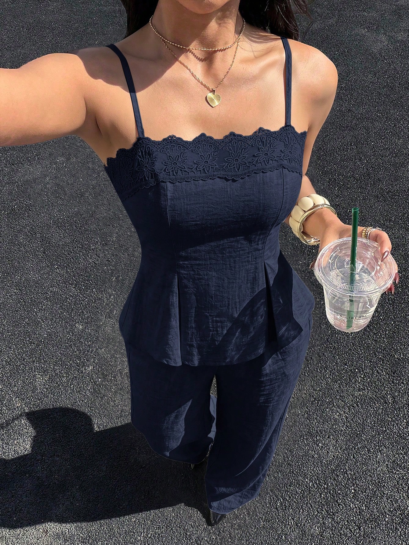 Conjunto feminino de 2 peças Siren Gaze com regata de renda e calça longa casual