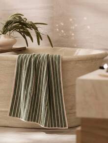 Cirelle 1pc/3pcs Ultra Soft Microfiber Bath Towel, Super Absorbent Quick Dry Striped Bath Towels, Thick Plush Polyester Face Hand Towels For Bathroom, Gym, Hotel, Home Decor - Dark Green - View 3