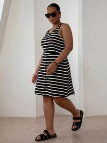 ELLERISSA Vestido mini de punto gofrado con rayas negras & blancas, cuello redondo, sin mangas y botones delanteros, talla grande - Blanco y Negro - Ver 4