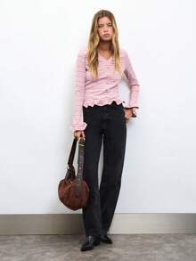 Nöista Top acanalado rosa y crema con dobladillo y puños con volantes. Estilo de otoño, vuelta a la escuela y casual. - Rosa - Ver 4