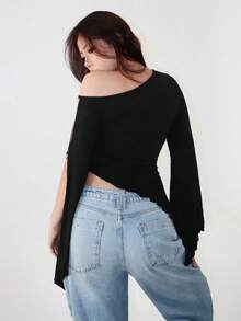 SHEIN X YERIMUA Hippie ROMWE X Isabelle Nguyen 春夏復古不對稱收腰蝙蝠袖休閒女款T恤 - 黑色 - 查看 2