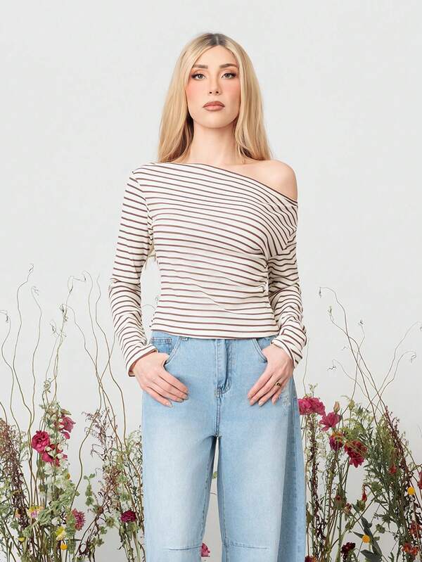 PRISCILA ESCOTO PRISCILA ESCOTO Camiseta de manga larga con hombro oblicuo y rayas de contraste marrón y crema elegante para mujer,tops casuales de hombro descubierto para brunch en otoño