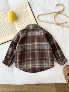SHEIN Vintaside Kids 男嬰休閒復古西式格紋百搭領口前開鈕扣左胸口袋長袖上衣 畢業派對棕色格紋秋季款 - 彩色 - 查看 2