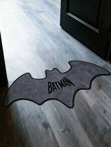 BATMAN X SHEIN 1件裝蝙蝠造型裝飾地毯，臥室裝飾地毯，浴室地毯，毛絨材質，防滑底面，多種尺寸可選 - 蝙蝠俠灰色 - 查看 2