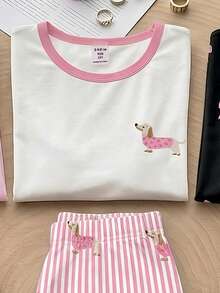 [隨機發貨 3 款中的 1 款]女童短袖上衣與長褲睡衣套裝，春夏甜美風居家服，粉色與黑色配色，可愛小狗、小馬與蝴蝶結印花，針織面料，圓領短袖上衣與寬鬆條紋長褲，休閒甜美時尚居家睡衣 - 粉色 - 查看 3
