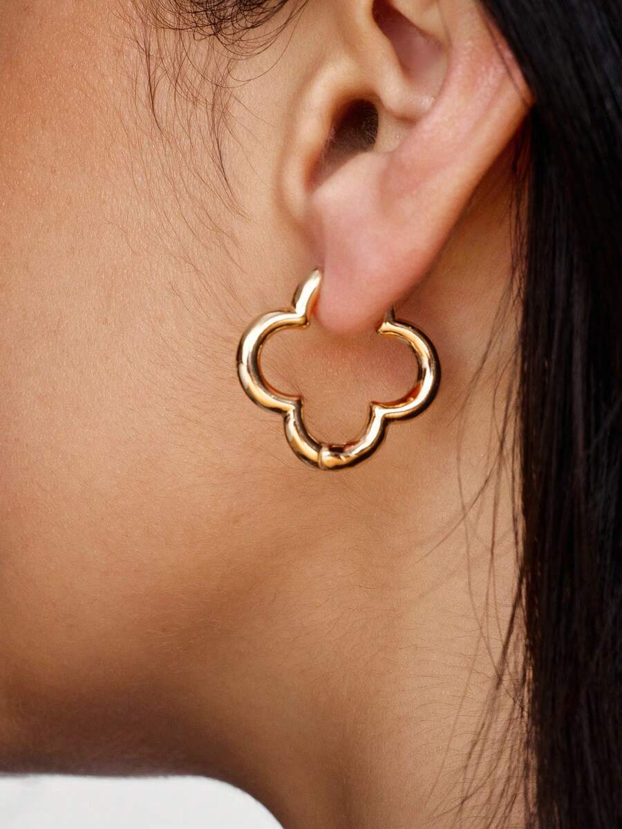 Kryxie 1pair Fashionable & Sweet Geometric Quatrefoil Flower Hollow Stud Earrings, Suitable For Daily Wear Jewelry Gift - Gold - View 1