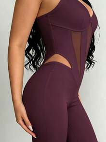 Eryvara Jumpsuit Wanita Seksi Kasual dengan Detail Jala Berongga dan Patchwork, Tali Bahu Tipis, dan Potongan Kaki Mengembang. - Burgundy - View 3