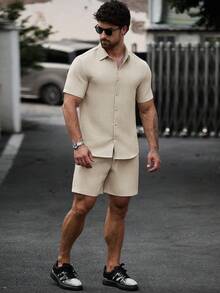 Manfinity CasualCool 男士卡其色紋理條紋單排扣成熟休閒短袖襯衫與鬆緊腰短褲套裝 - 卡其色 - 查看 4