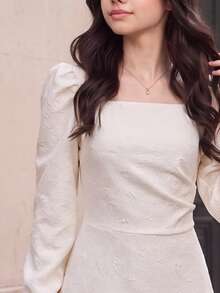 SHEIN 青少年女孩日常時尚優雅甜美純色方領泡泡袖壓紋百褶長袖彈性袖口後拉鍊長洋裝四季款 - 白色 - 查看 4