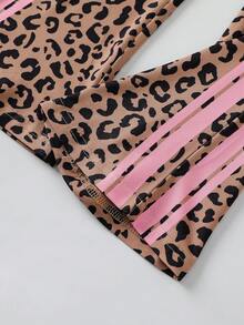 SHEIN 2件組女嬰秋季粉色與棕色拼接甜酷風豹紋圓領寬鬆衛衣與喇叭褲套裝，適合外出、上學、休閒運動、好友旅行、日常購物 - 棕色 - 查看 4