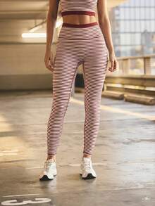 Aralina 女款 2 件組雙層條紋短版上衣（純色內層）搭配條紋緊身褲，純色腰頭瑜伽健身套裝 - 彩色 - 查看 8