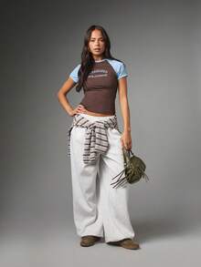 MISSGUIDED Kaos Crop Raglan Ath Archive dengan Lengan Kontras Biru Muda, Kerah Bulat, Lengan Pendek, Atasan Kasual Musim Panas - MultiWarna - View 4