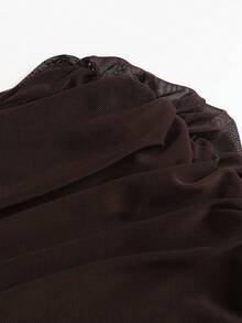 Sweetra Desain Busana Awal Musim Gugur Maillard Cokelat Tua Leher Asimetris Bahu Terbuka Jala Berkerut Pas Badan 2 In 1 Gaun Wanita Lengan Panjang Seksi untuk Klub Malam - Coklat - View 3