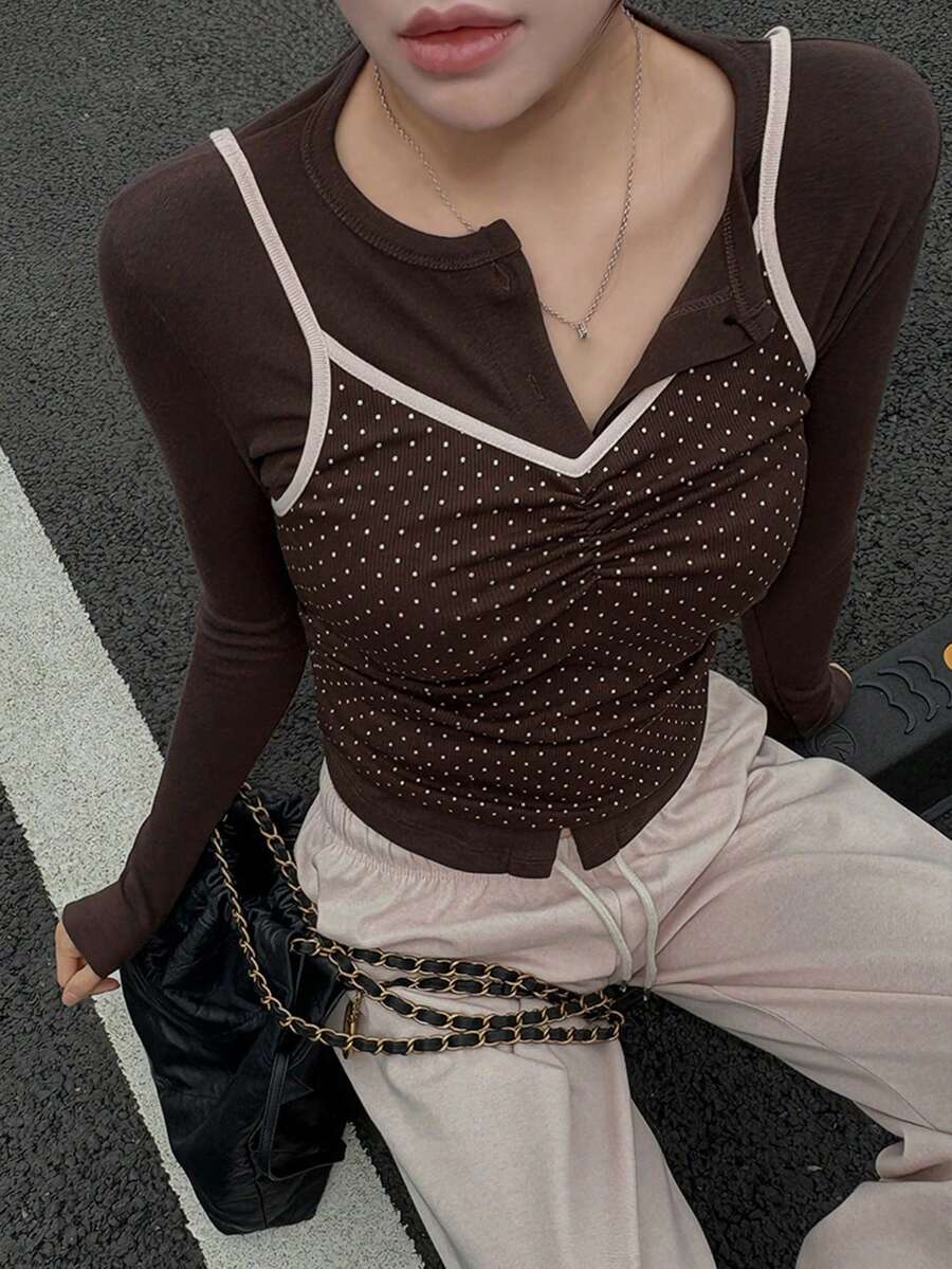 DAZY 女款長袖半開襟鈕扣T恤與巧克力棕色印花細肩帶背心2件套家居休閒套裝,適合日常約會、秋季復古休閒穿搭 - 棕色 - 查看 1