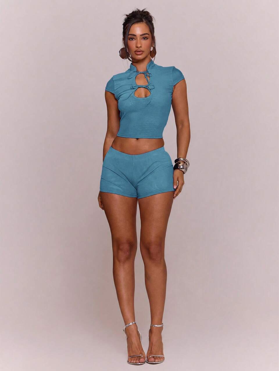 Short hot pant micro mini ajusté à taille élastiquée, bas coordonné seul, style mignon vintage décontracté, pour vacances d'été, festival, gym et entraînement, vert olive