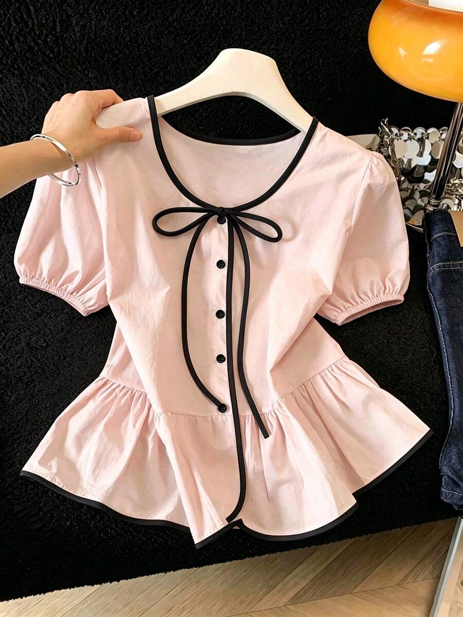 SHEIN Franclia 米色收腰上衣,對比飾邊+蝴蝶結綁帶,泡泡袖配荷葉邊下擺,青春顯瘦,柔美優雅,適合日常穿著 - 粉色 - 查看 1