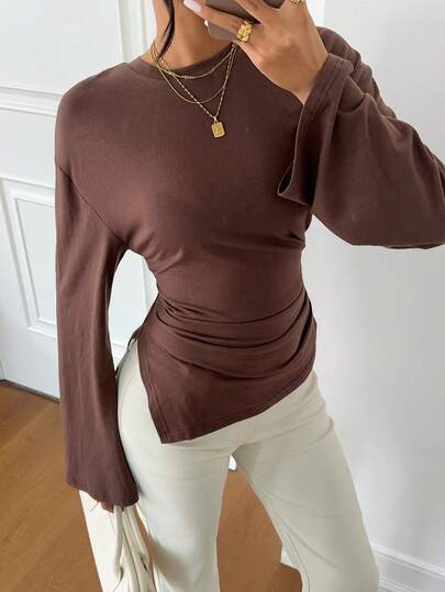 Aloruh تي شيرت نسائي بلون موحد برقبة دائرية وأكمام طويلة مع تجاعيد جانبية وفتحة جانبية بقصة ضيقة كاجوال