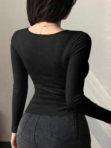 DAZY 女款V領打結短袖修身短版T恤 - 黑色 - 查看 4