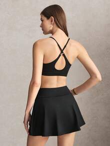 Activina Damen Sommer- und Frühjahrs-Activewear Zweiteiler Set mit schwarzem Sport-BH mit Kreuzrücken, Mini-Skater-Rock und praktischer Tasche, ideal für Sport - Schwarz - Übersicht 3