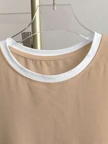 SHEIN Camiseta de manga corta con cuello redondo y bloques de color para mujer de talla grande - Caqui - Ver 3