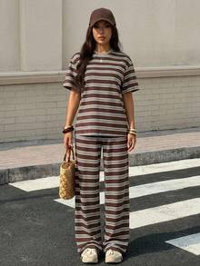 SHEIN PETITE 2件組女款棕色條紋夏季休閒居家服，寬鬆圓領落肩短袖T恤搭配鬆緊腰長褲舒適套裝，適合嬌小女性 - 棕色 - 查看 5