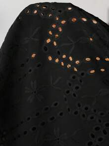 Easowa Curve 大尺碼純色鏤空刺繡長洋裝 秋季 - 黑色 - 查看 8