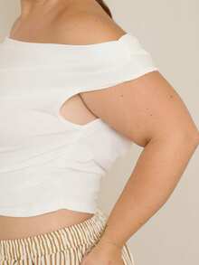 Lele Munniz Atasan Crop Top Wanita Ukuran Besar Musim Panas Warna Polos Berkerut Model Off-Shoulder Slim Warna Putih Kasual - Putih - View 4