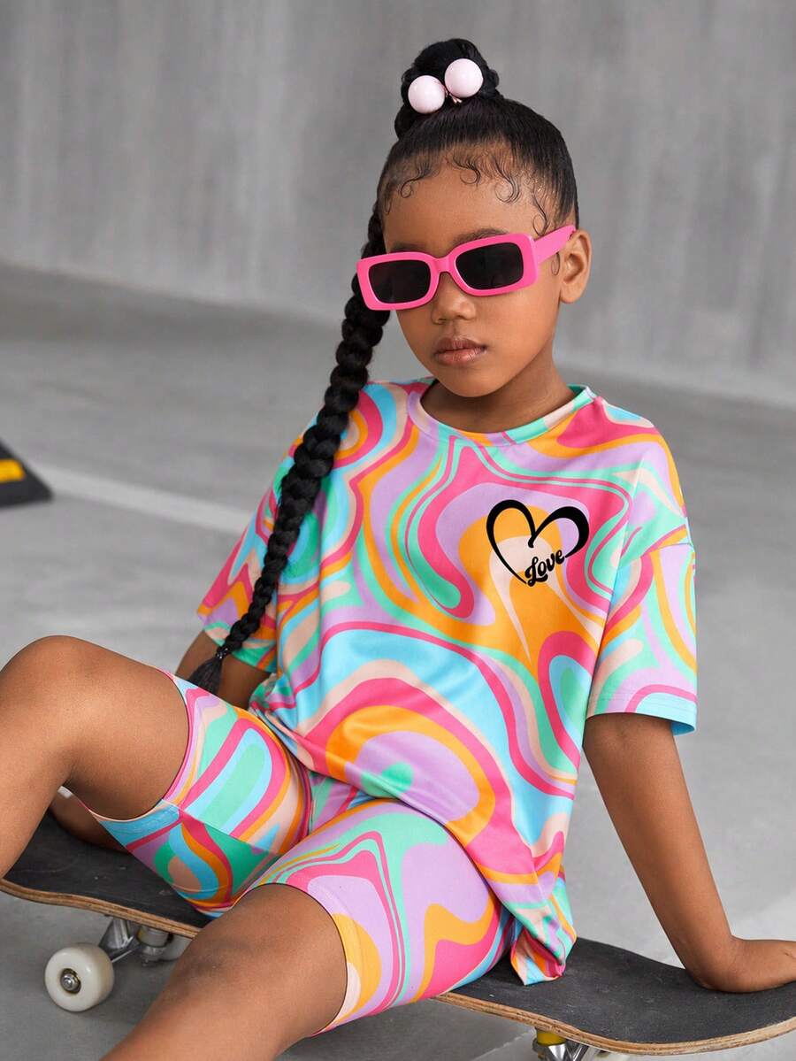 SHEIN 鮮豔紮染愛心與字母印花青少年女孩休閒寬鬆短袖T恤與單車短褲2件套,適合夏季 - 彩色 - 查看 1
