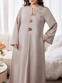 Al Najma 大尺碼女款優雅阿拉伯風水鑽串珠金屬扣飾洋裝 - 卡其色 - 查看 7