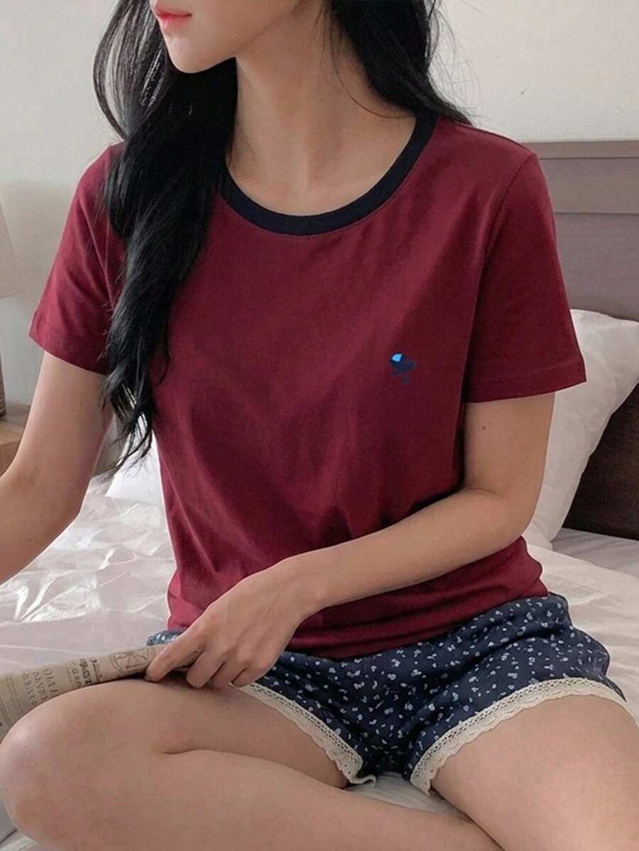 DAZY 花卉圖案拼色短袖T恤與長款睡褲2件組 夏季女款睡衣 - 酒紅色 - 查看 1