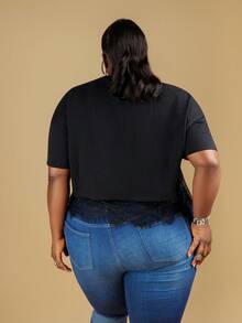 CurvyTilda 黑色短袖圆领蕾丝下摆宽松大码女式T恤 - 黑色 - 查看 2