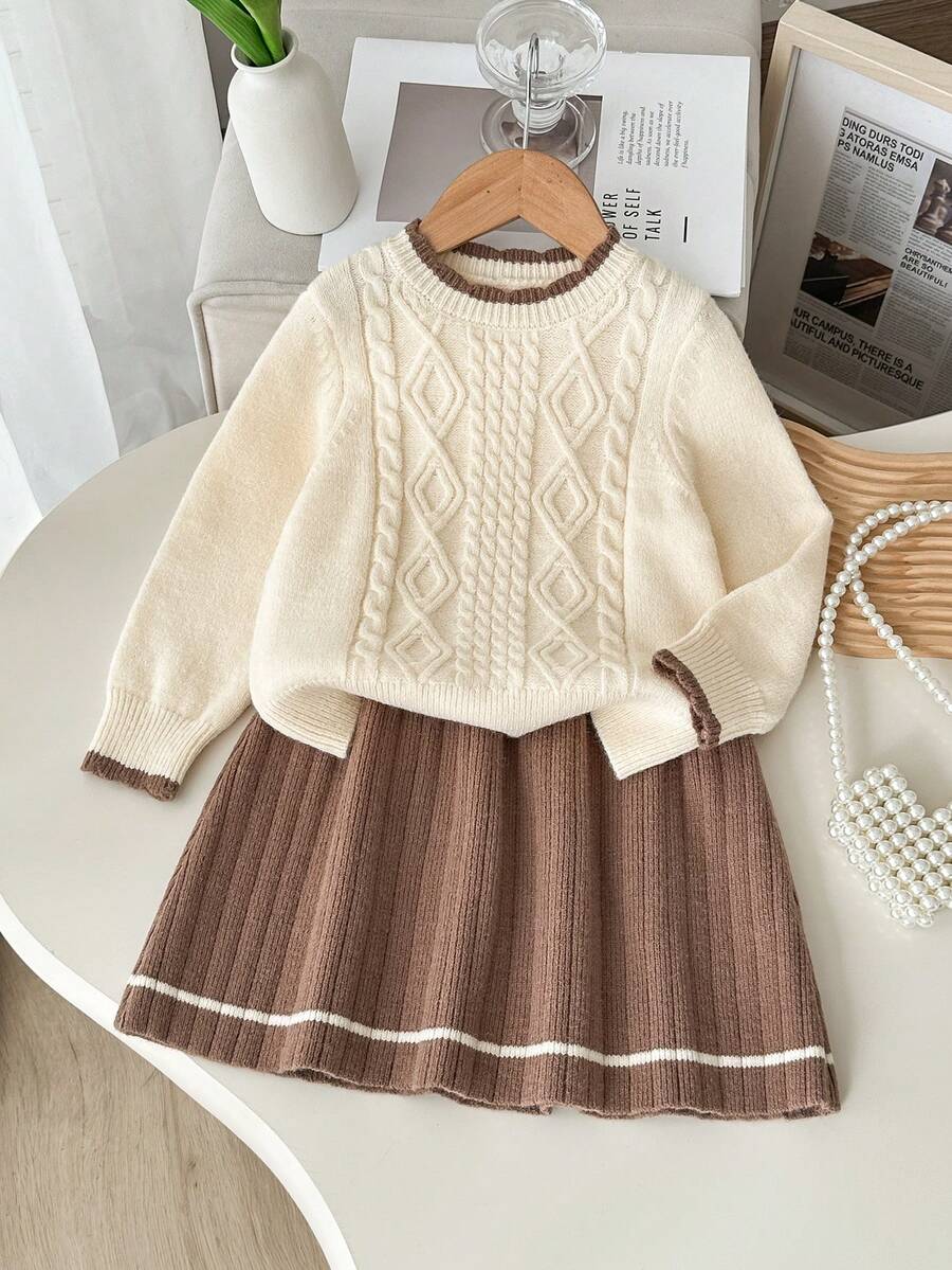 SHEIN 小女孩可愛麻花針織毛衣與百褶裙兩件套,平滑冬季套裝,幼兒女童服飾,聖誕節萬聖節日常派對穿著 - 卡其色 - 查看 1