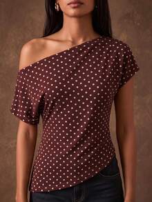 SHEIN BAE 休閒度假風棕色底白色波點滿版印花女款寬鬆不對稱領口T恤，適合春夏穿著 - 彩色 - 查看 4