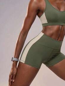 Zivah Women's Colorblock Cropped Top And High-Waist Shorts Gym Workout Fitness Pilates Set Olive Green All Season - Green - View 9