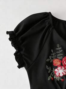 SHEIN Franclia 女士春夏新款白色刺绣修身休闲通勤度假短袖T恤 - 黑色 - 查看 5
