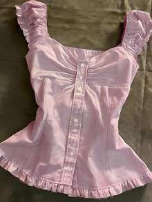 IslaSuriya Blusa ajustada para mujer con diseño de rayas, botones y bajo con volantes - Rosa - Ver 4