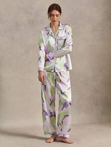 EverLounge Conjunto de Pijama de Cetim de Verão Feminino com Estampa Abstrata, Gola de Lapela, Manga Longa, Calça Longa Solta, Design de Nicho para Dormir em Casa - Multicolorido - Visão 6