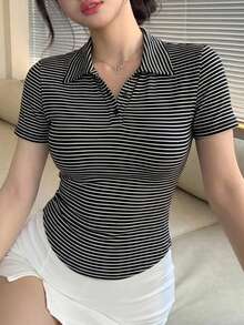 DAZY 女款黑白條紋拼接 Polo T恤，休閒街頭風音樂節辣妹運動風打底短袖上衣，適合夏季與秋季 - 黑與白 - 查看 7