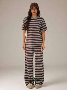 SHEIN PETITE 2件組女款棕色條紋夏季休閒居家服，寬鬆圓領落肩短袖T恤搭配鬆緊腰長褲舒適套裝，適合嬌小女性 - 棕色 - 查看 8