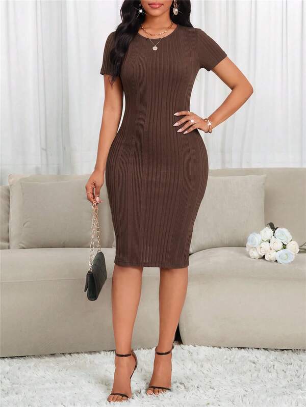 SHEIN Lady Đầm thường ngày tay ngắn cổ tròn màu trơn cho phụ nữ trung niên và cao tuổi