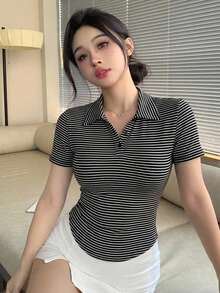 DAZY 女款黑白條紋拼接 Polo T恤，休閒街頭風音樂節辣妹運動風打底短袖上衣，適合夏季與秋季 - 黑與白 - 查看 6