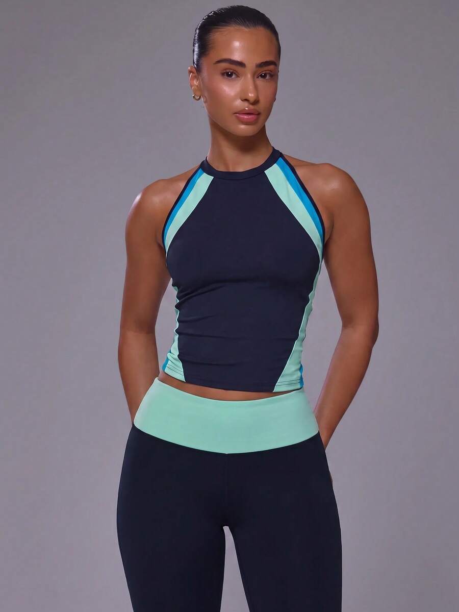 Musera Sport Top deportivo ajustado con paneles frontales de color contrastante, cuello redondo y espalda de corredor - Azul Marino - Ver 1