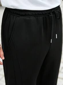 Manfinity CasualCool 男士黑色抽繩彈性腰休閒運動長褲，附斜口袋 - 黑色 - 查看 6